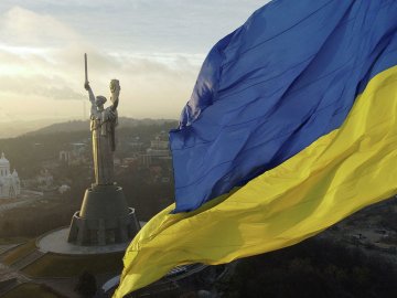 12 країн закликають своїх громадян терміново покинути Україну