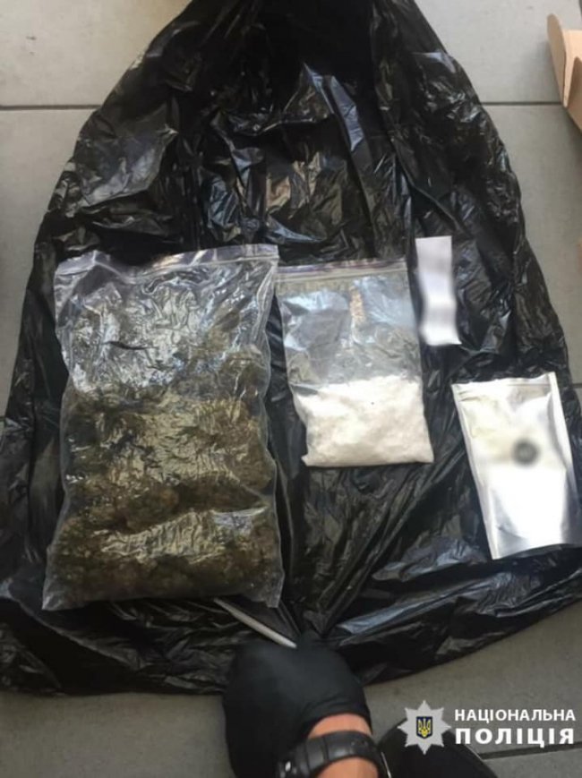 У Луцьку «на гарячому» затримали закладчиків наркотиків. ФОТО
