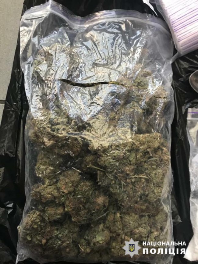 У Луцьку «на гарячому» затримали закладчиків наркотиків. ФОТО