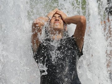 Лікар з Луцька дала 8 практичних порад, як пережити спеку