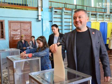 «Заради майбутнього»: як у Луцьку голосував Андрій Покровський