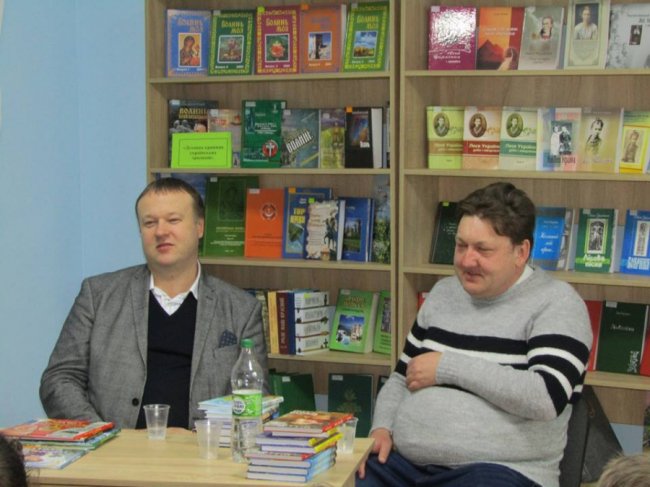 Юні лучани взяли автографи у дитячих письменників. ФОТО