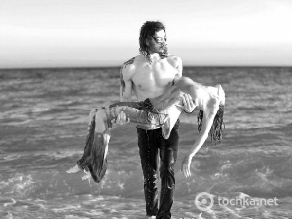 Екс-коханка Звєрєва гола розважалася з парубком. ФОТО