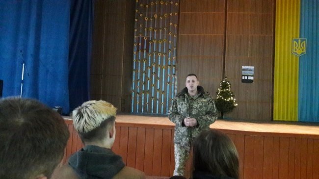 Вихованці виправної колонії у Ковелі влаштували виставу «За крок до стіни»