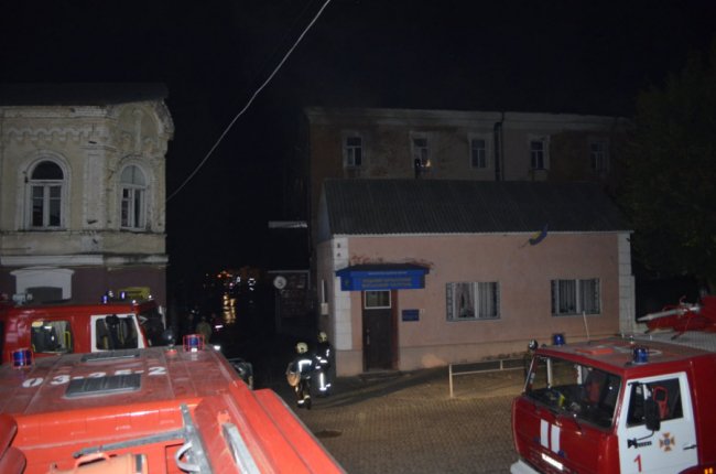 Пожежу у військовому госпіталі Луцька гасили технікою трьох міст. ФОТО. ВІДЕО
