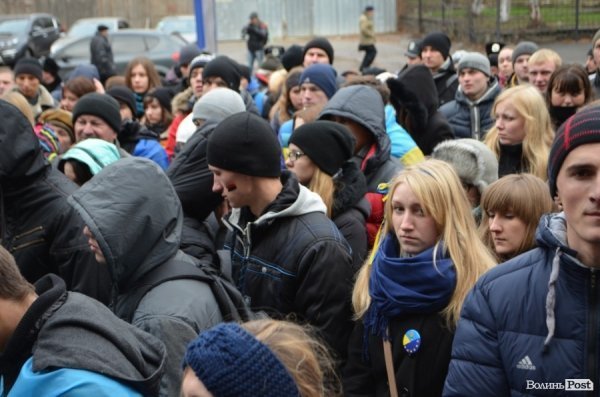 Як пікетували прокуратуру і СБУ учасники Євромайдану в Луцьку. ФОТО. ВІДЕО
