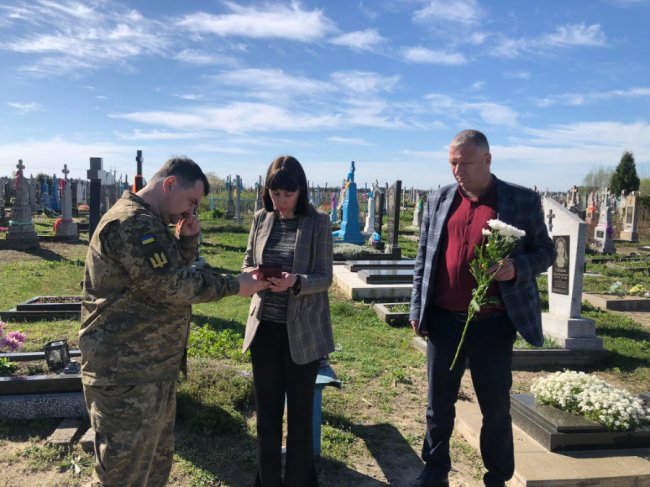 Родичі отримали посмертні нагороди Героїв з Волині. ФОТО