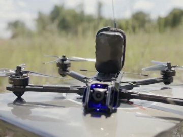 «Вже завтра полетять на голови орків», –  «Українська команда» передала дрони 47 бригаді на Авдіївський напрямок