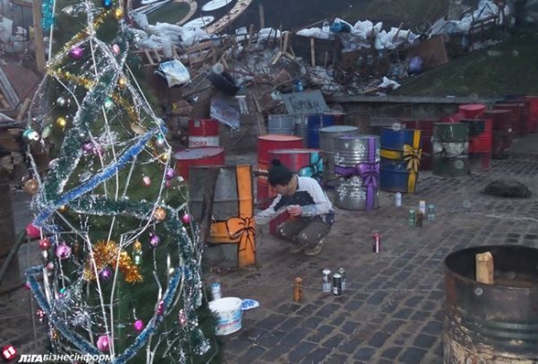 Майдан готується до Нового року. ФОТО