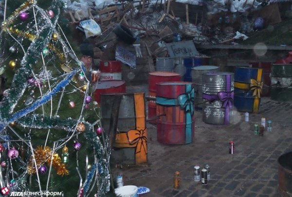 Майдан готується до Нового року. ФОТО