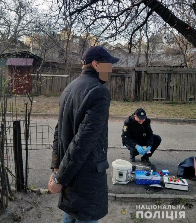 У Києві «на гарячому» спіймали серійного квартирного злодія з Волині. ФОТО. ВІДЕО
