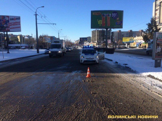 У Луцьку автівка на «зебрі» збила пішохода