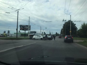 У Луцьку – аварія за участю двох автівок. ФОТО
