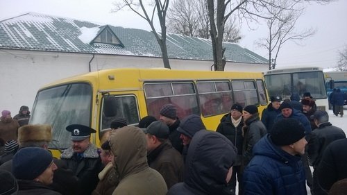 Рівненська блокада: луцьких солдат не пустили в Київ. ФОТО