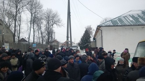 Рівненська блокада: луцьких солдат не пустили в Київ. ФОТО