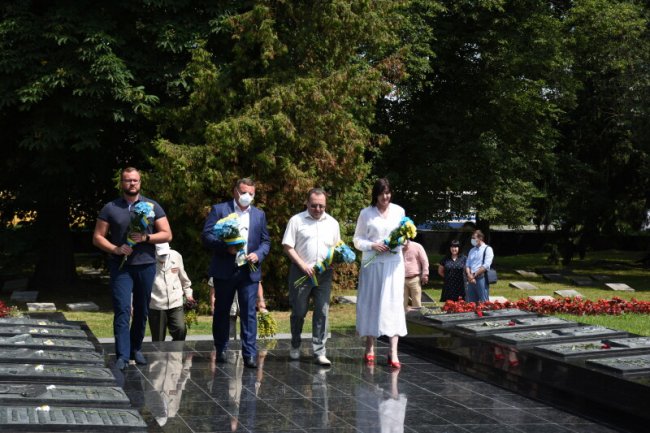 Не забувати ніколи: у Луцьку вшанували пам'ять полеглих у Другій світовій війні