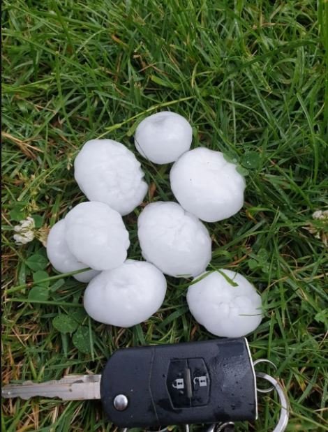 Київщину накрило гігантським градом