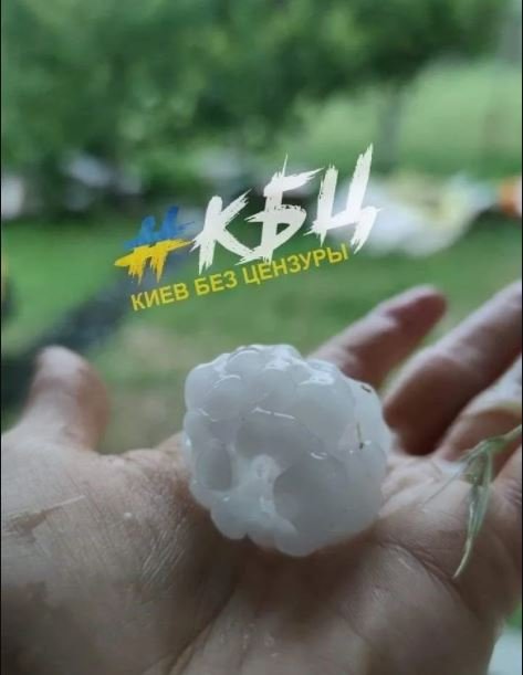 Київщину накрило гігантським градом