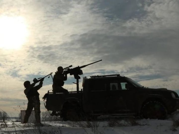 Вибухи пролунали у Києві, Чернівцях та інших містах: ГУР попередило, що удар буде тривалим