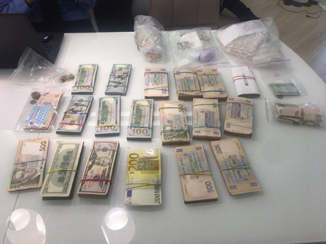 У Києві ділки приховали від податкової понад 62 кілограми золота. ФОТО