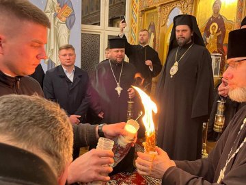 До луцьких храмів ПЦУ везуть Благодатний вогонь. ФОТО
