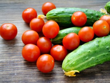 В Україні можуть рекордно зрости ціни на огірки та помідори