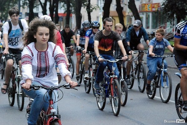 Масовий велопробіг до Дня Незалежності в Луцьку. ФОТО