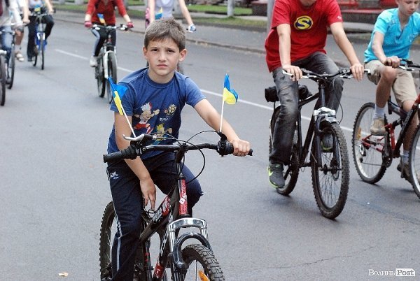Масовий велопробіг до Дня Незалежності в Луцьку. ФОТО