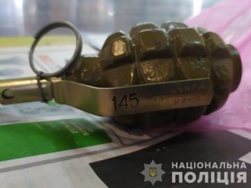 Волинянин у лісосмузі знайшов дві гранати