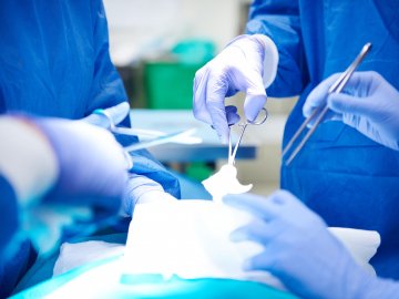 Волинські лікарі вперше на Волині провели надскладну операцію онкохворому пацієнту