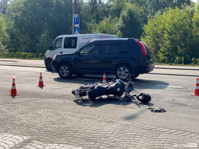 У Луцьку на вулиці Глушець – аварія: збили мотоцикліста. ОНОВЛЕНО