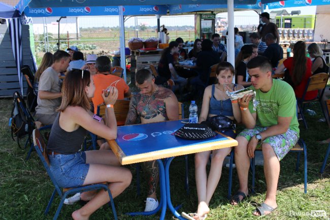 Від і до: чим і за скільки поласувати на «Бандерштаті». ФОТО