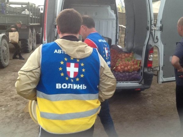 «Автомайдан Волинь» привіз військовим харчі. ФОТО