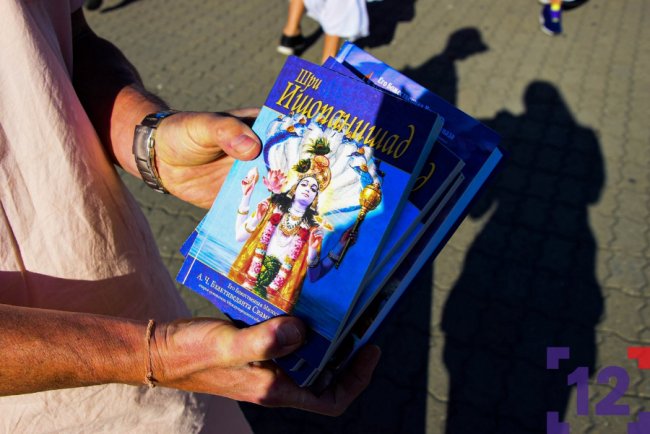 У Луцьку ходили крішнаїти: хто вони і що проповідують. ФОТОРЕПОРТАЖ