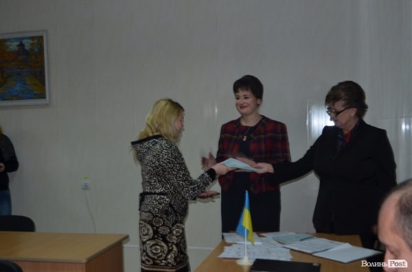 У Луцьку батькам діток, які народилися в 2016 році, вручили свідоцтва. ФОТО