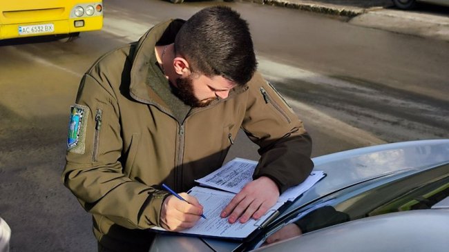 У Луцьку перевірили законність продажу ялинок, знайшли порушення. ФОТО, ВІДЕО