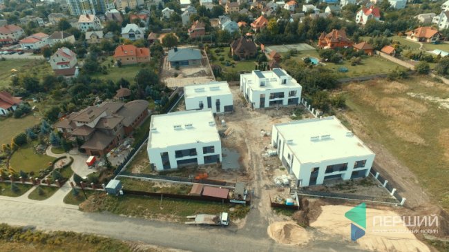 Поблизу Луцька продають житло нового типу. ФОТО*