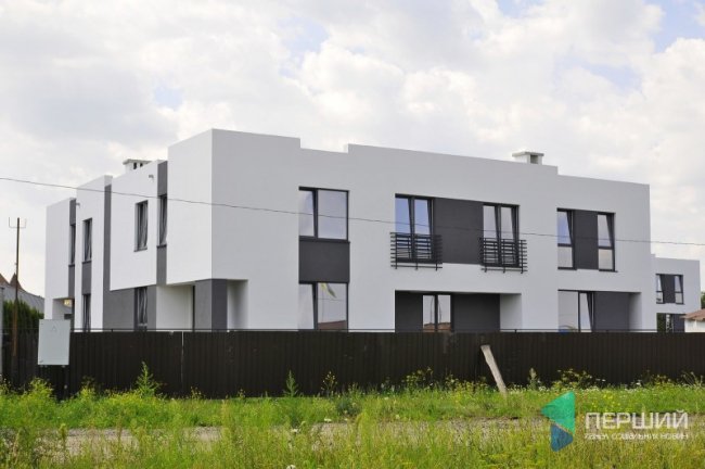 Поблизу Луцька продають житло нового типу. ФОТО*