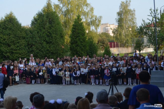 Свято першого дзвоника у луцькій школі №22. ФОТО