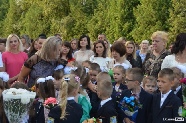 Свято першого дзвоника у луцькій школі №22. ФОТО