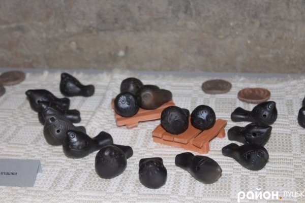 У Луцьку показали багато глиняних свищиків. ФОТО