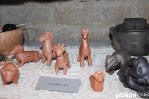 У Луцьку показали багато глиняних свищиків. ФОТО