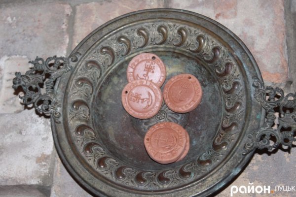 У Луцьку показали багато глиняних свищиків. ФОТО