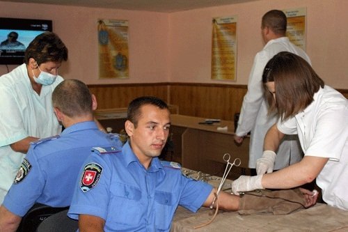 Хворим обласної лікарні вливатимуть кров міліціонерів
