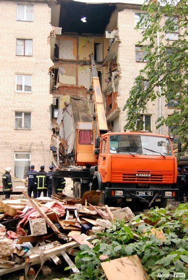 У завалах будинку в Луцьку знайшли тіло другого загиблого. ФОТО