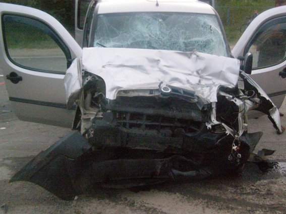 Аварія на дорозі: лоб в лоб, шестеро постраждалих. ФОТО