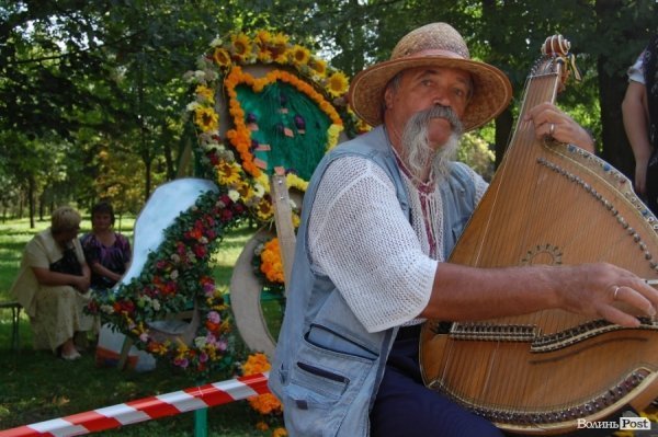 У День міста в Луцьку відбулося свято квітів. ФОТО