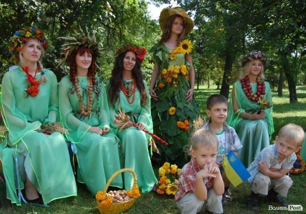 У День міста в Луцьку відбулося свято квітів. ФОТО