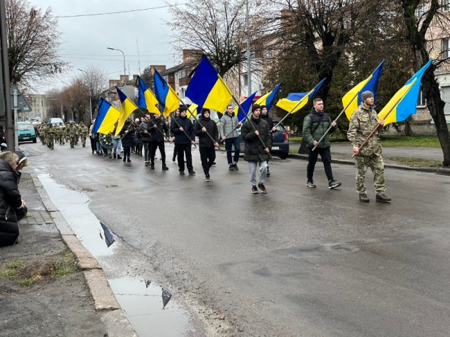 Друзі та побратими цінували за золоті руки й вірність: на Волині попрощалися з Героєм Юрієм Шевчиком