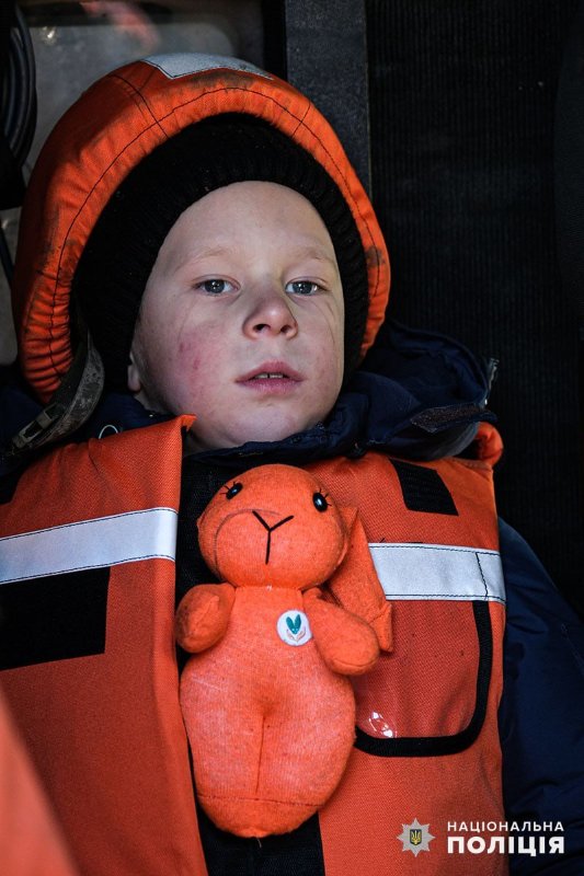 З-під фронту «Білі Янголи» евакуювали маму з трьома дітками